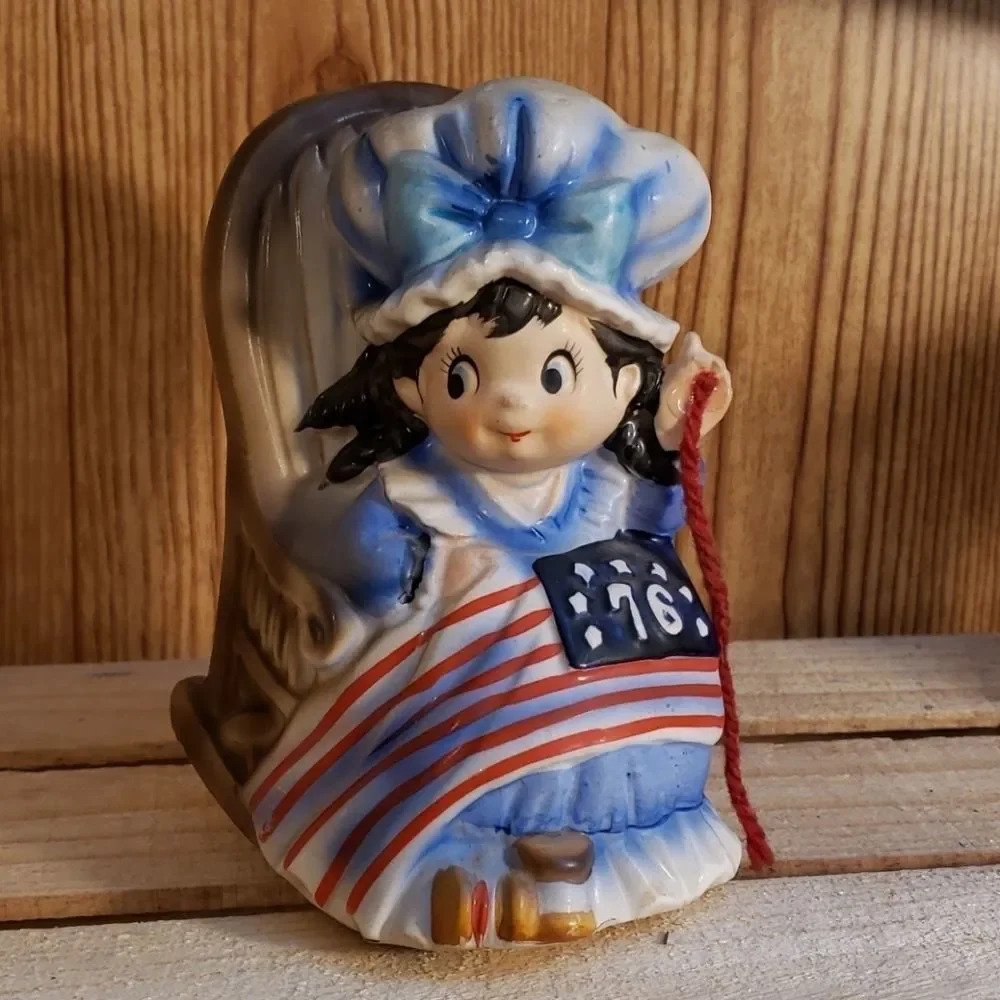 Besty Ross Vintage figurine Music box TUNDRA Japan
